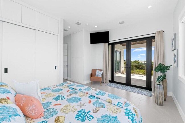 Building Photo - 247 Pescayo Ave