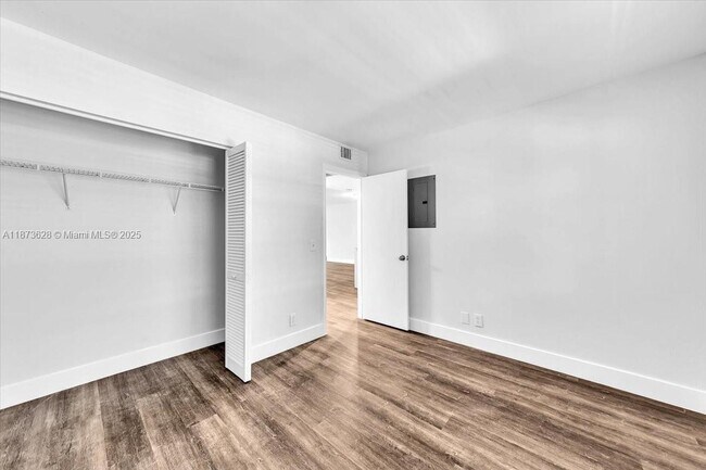 Building Photo - 1201 SW 128th Terrace
