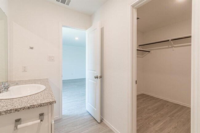 Building Photo - 6406 Reuben Kemper