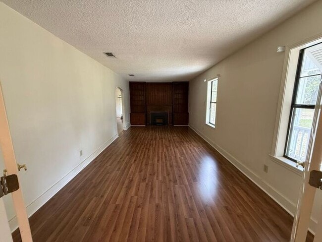 Building Photo - Pensacola - East Hill - 4 bedrooms, 3 bathroom - Mother in Law suite