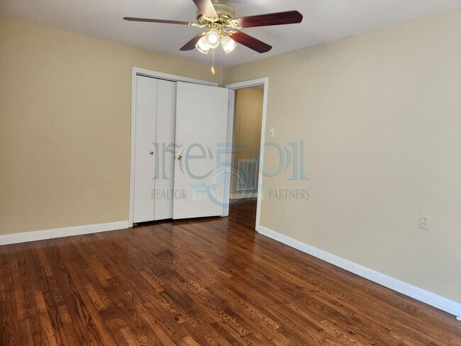 Building Photo - Great Home for UAMS Students