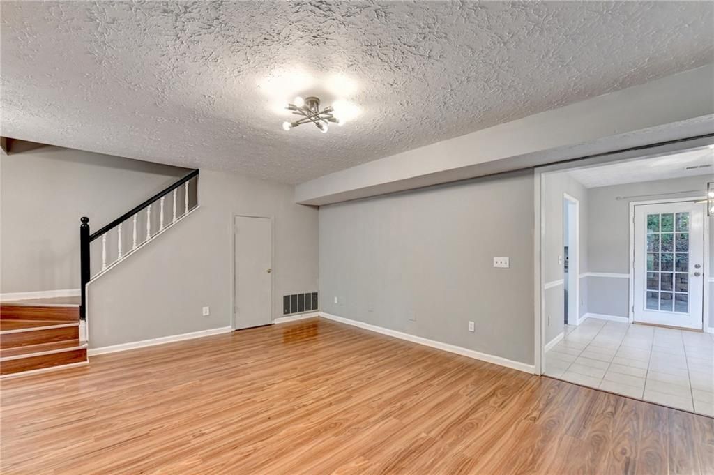 Building Photo - 1181 Izod Ct