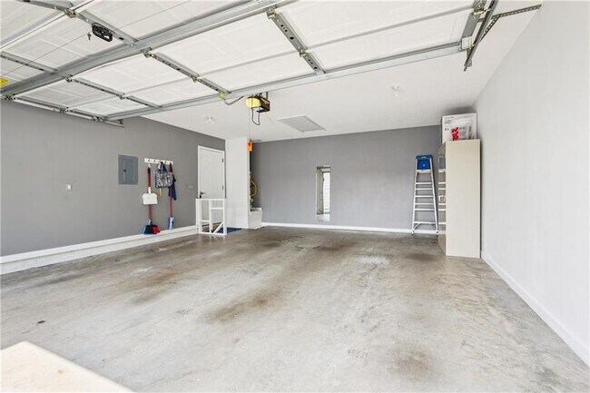 Building Photo - 3050 Orchard Ridge Cir