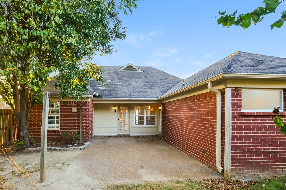 Building Photo - 1550 Far Dr