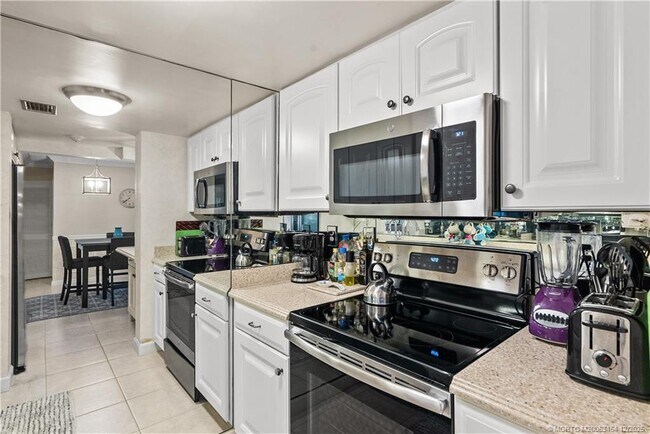 Building Photo - 3792 NE Ocean Blvd