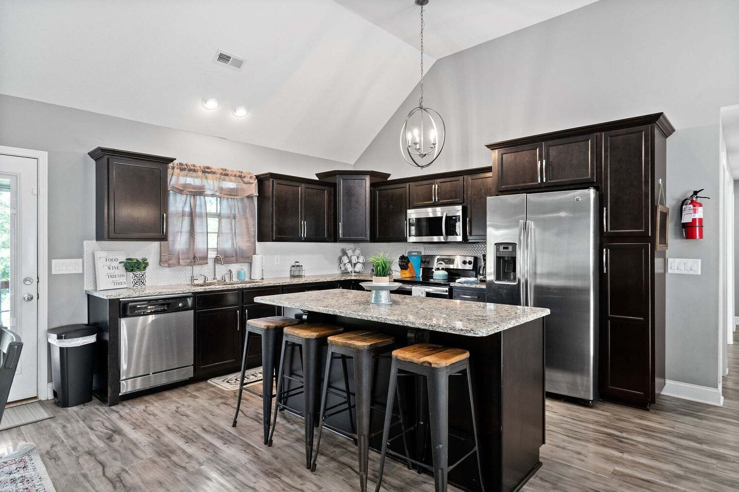 Building Photo - 2940 Lancelot Ln
