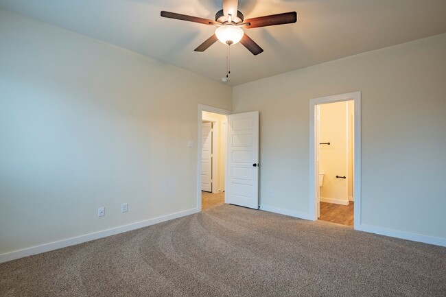 Building Photo - GORGEOUS 3 BEDROOM DUPLEX LOCATED IN MIDLOTHIAN ISD!