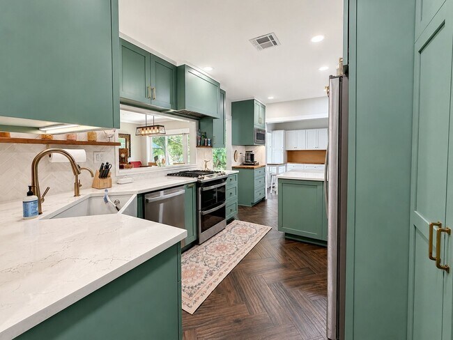 Building Photo - Luxury Terrell Hills Lease with 2025 Remodel, New Salt-Chlorinated Pool & Outdoor Living!  Beauti...