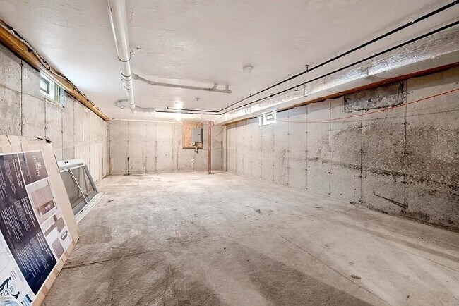 Building Photo - 63 Perrin St