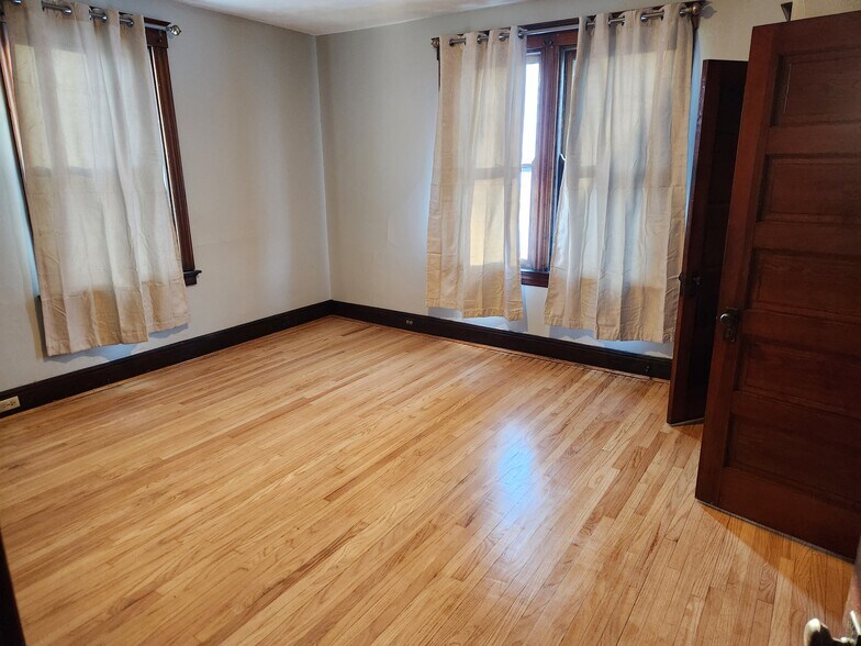 Building Photo - 1395 Section Rd