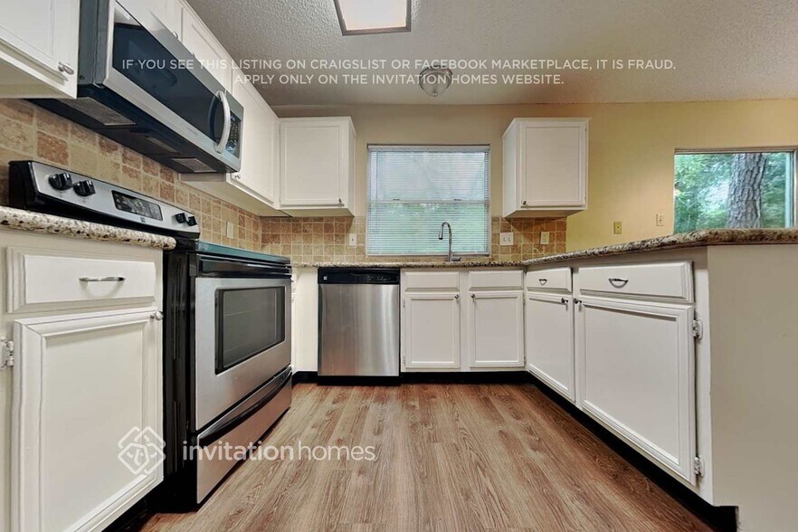 Building Photo - 11 Brentwood Oaks Ct
