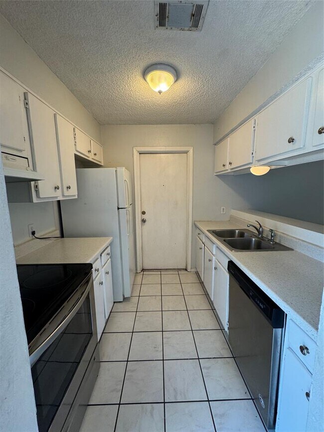 Building Photo - 12702 Teague Trail