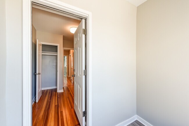Building Photo - Charming 4br/2ba in Anacostia / Navy Yard