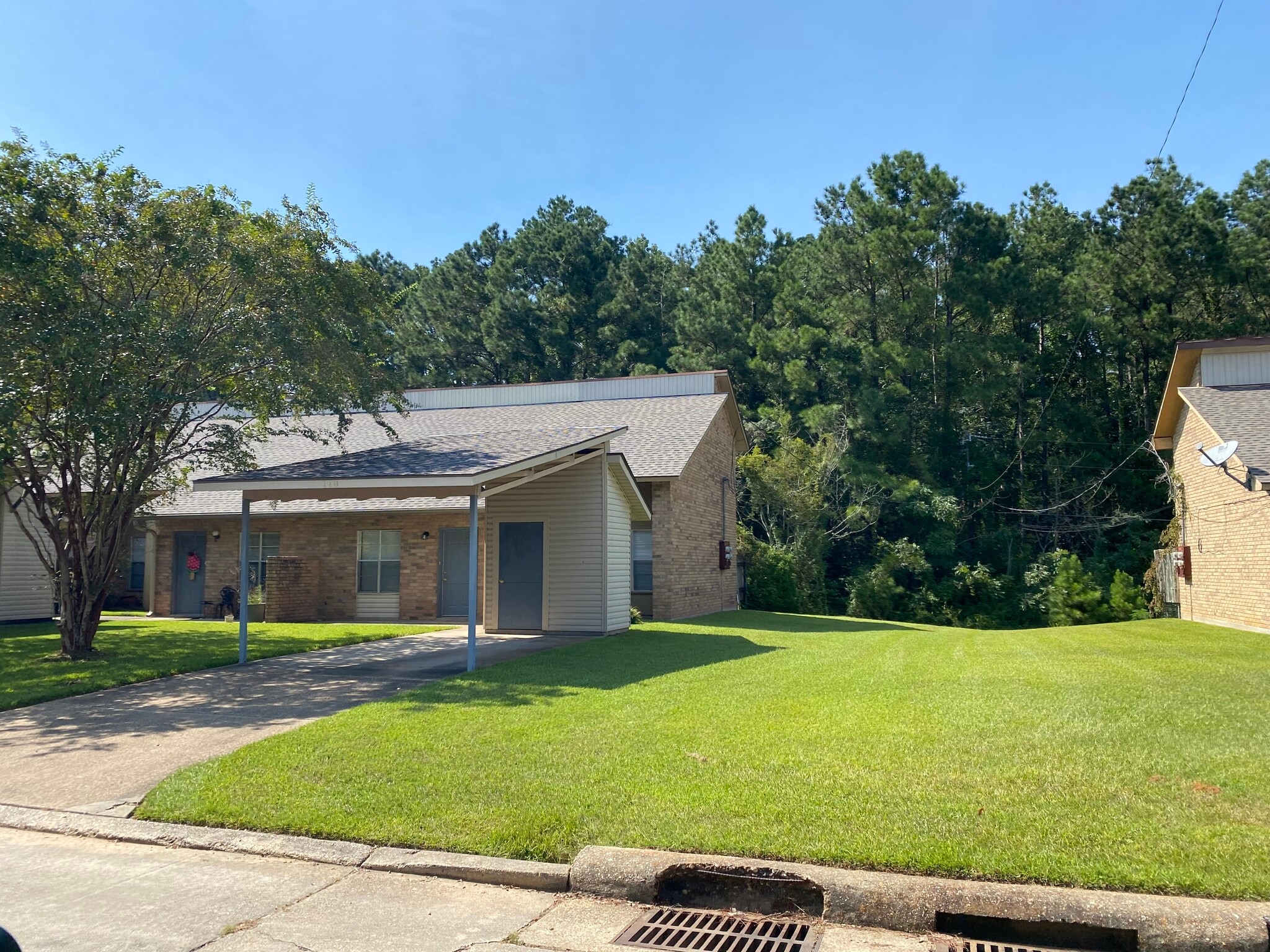 Building Photo - 710 Rocky Bayou Dr