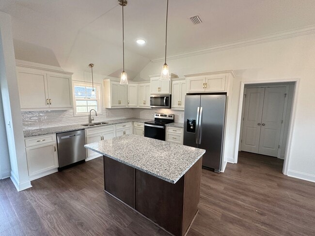 Building Photo - Stunning 4-Bedroom Home with Open Floor Plan & Fenced Backyard!