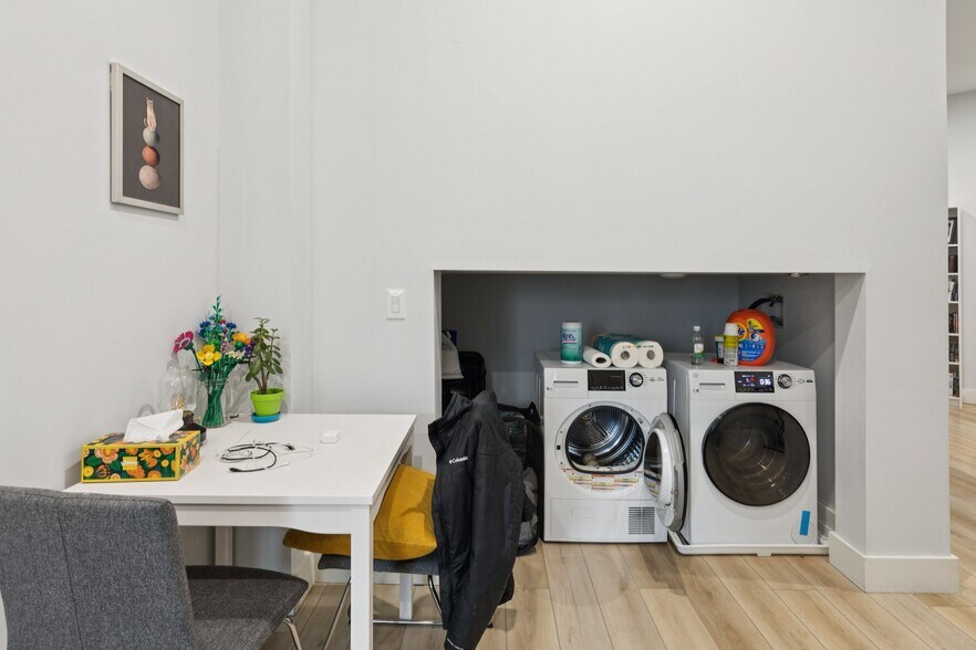 Building Photo - 3849 Lancaster Ave