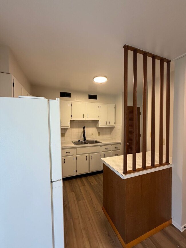 Building Photo - 2014 W Woodriver Dr