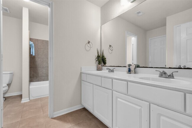 Building Photo - 3050 Thicket Path Way