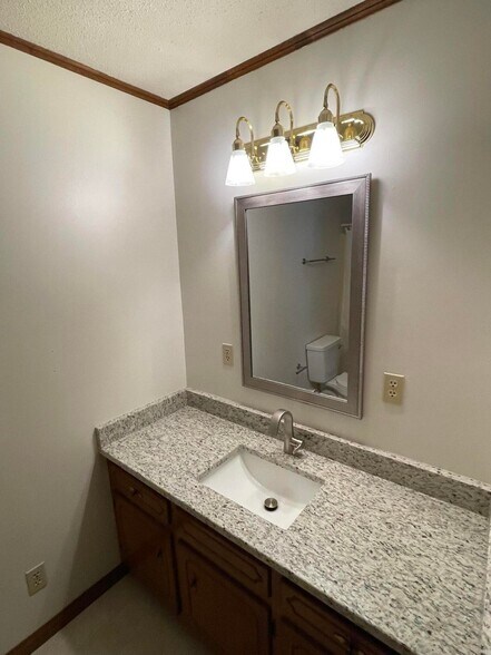 Building Photo - 309 Shasta Ave