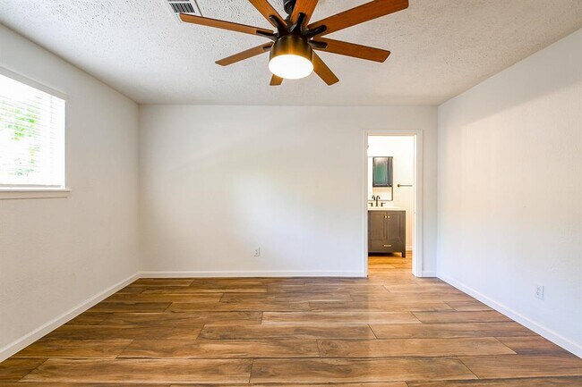 Building Photo - 25003 Spring Creek Dr
