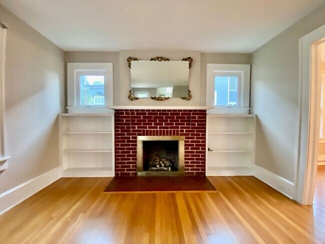 Building Photo - North Asheville - Renovated 1020's Charmer!