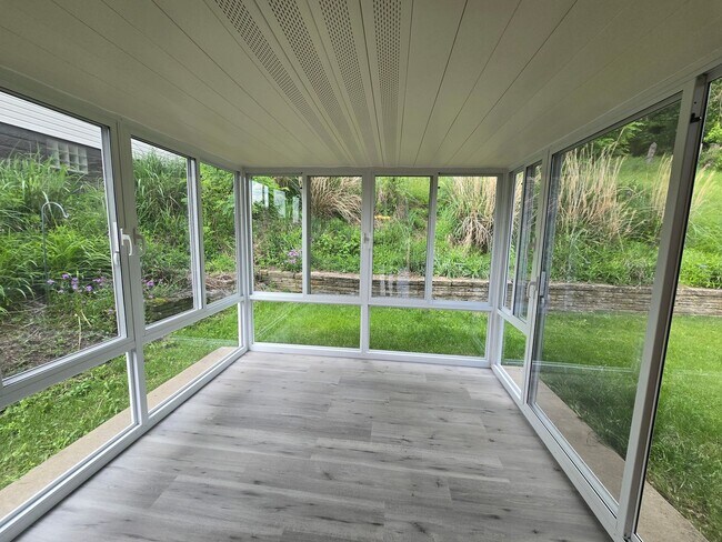 Building Photo - Updated 3 Bedroom Home - Available NOW!
