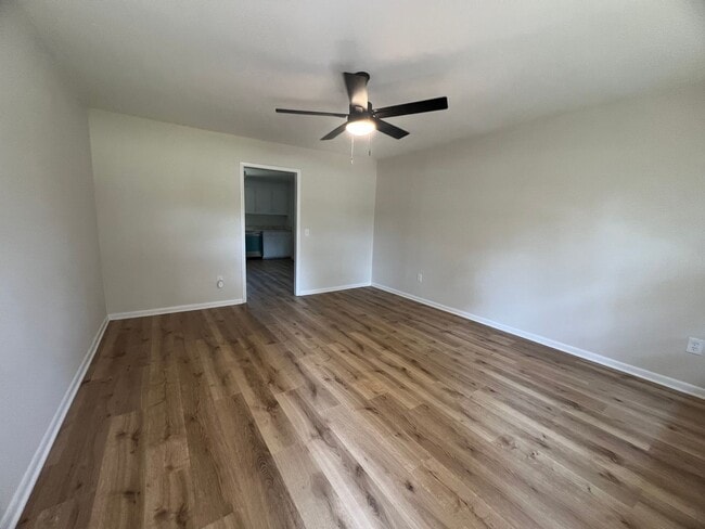 Building Photo - MOVE IN SPECIAL!  HALF OFF FIRST MONTHS RENT!
