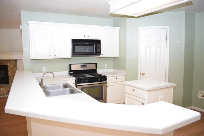 Building Photo - 2418 Willow Way