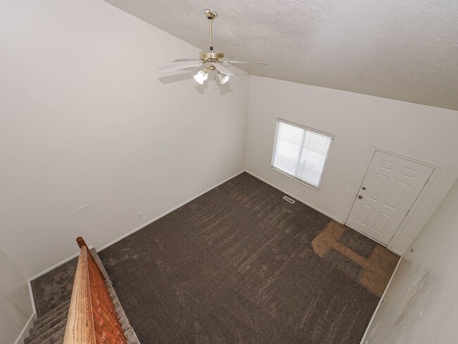 Building Photo - 2 Bedroom, 2 Bathroom Home