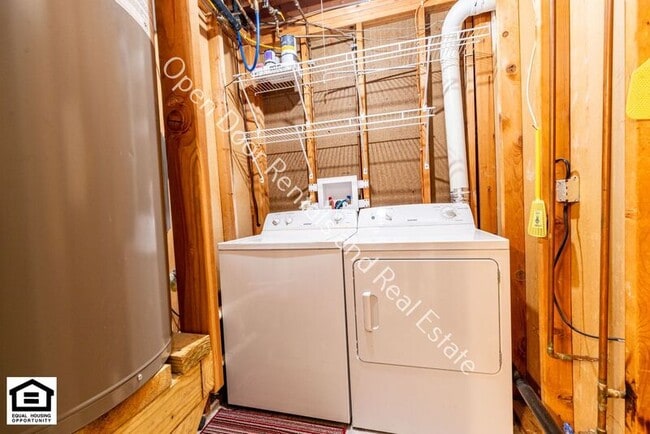 Building Photo - 926 East Ave