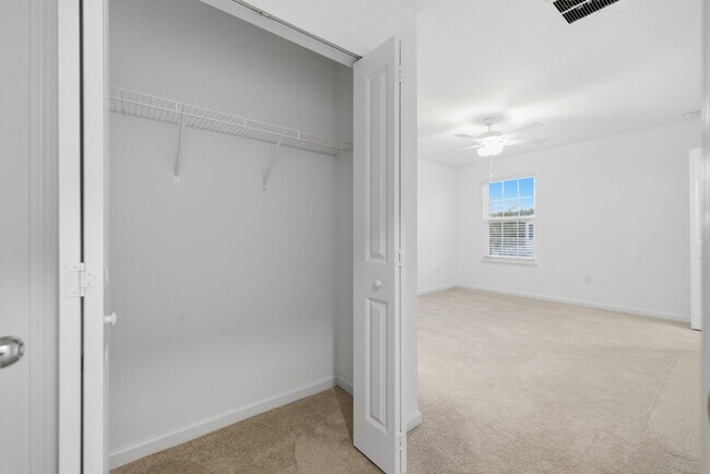 Building Photo - Available Now | Move-In Ready Rental in Prime SW Ocala Location