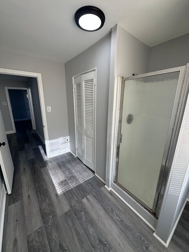 Building Photo - 612 MacDade Blvd