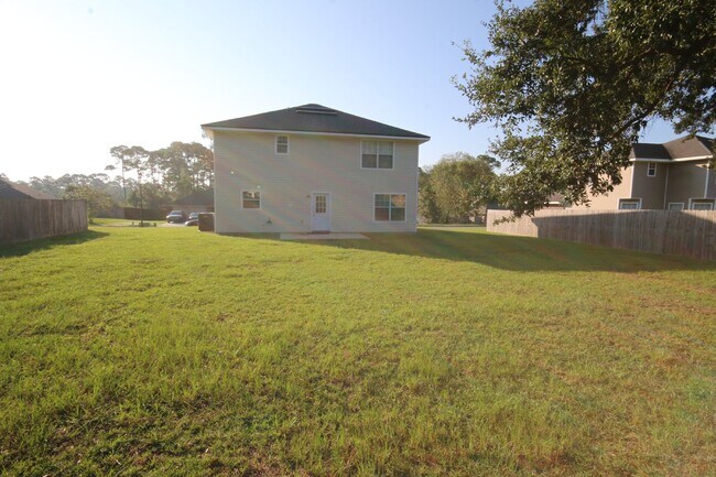 Building Photo - Spacious 4BR Home in Robin's Ridge with Soaring Ceilings, Guest Suite & Two-Car Garage