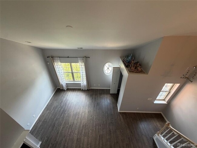 Building Photo - 29415 Glen Oaks Blvd E