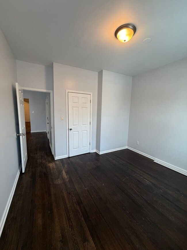 Building Photo - 7224 S St Lawrence Ave