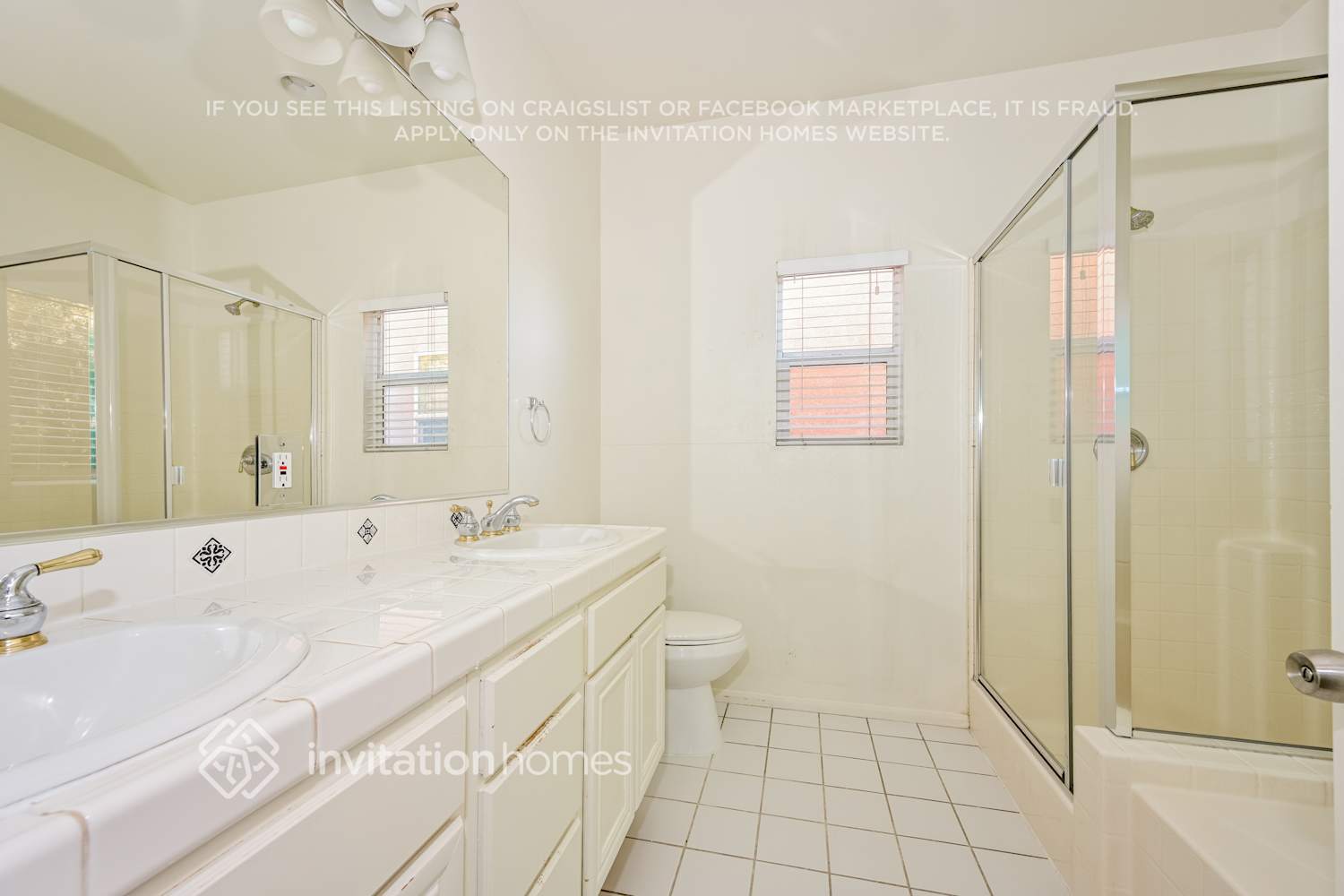 Building Photo - 20300 Vanowen St