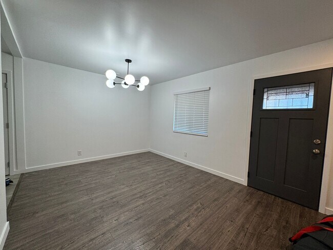 Building Photo - 317 Tennyson Rd