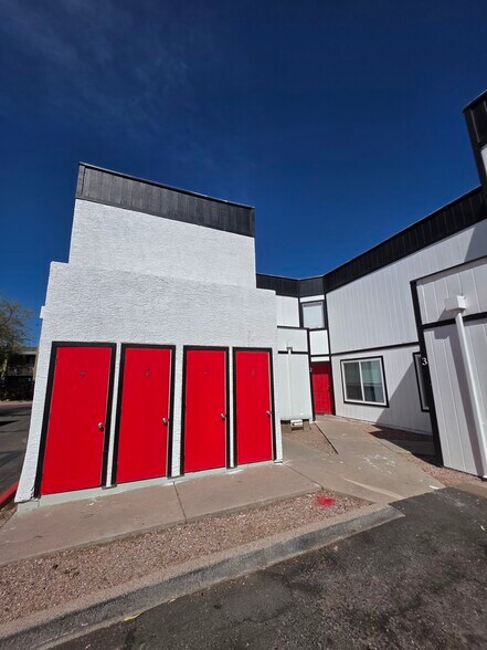 Building Photo - 1749 E Pepper Cir