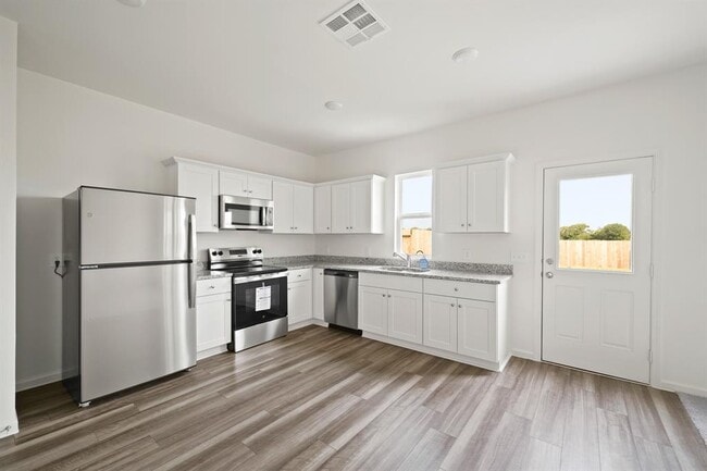 Building Photo - 8627 Vacek Xing Wy