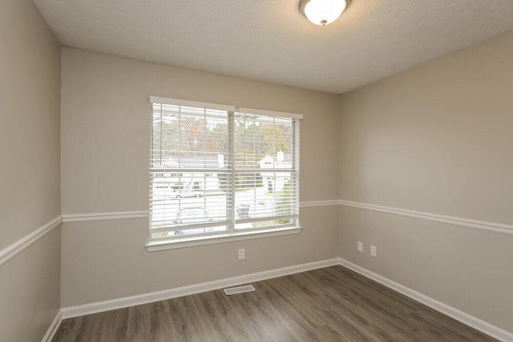 Building Photo - 1030 Sycamore Summit