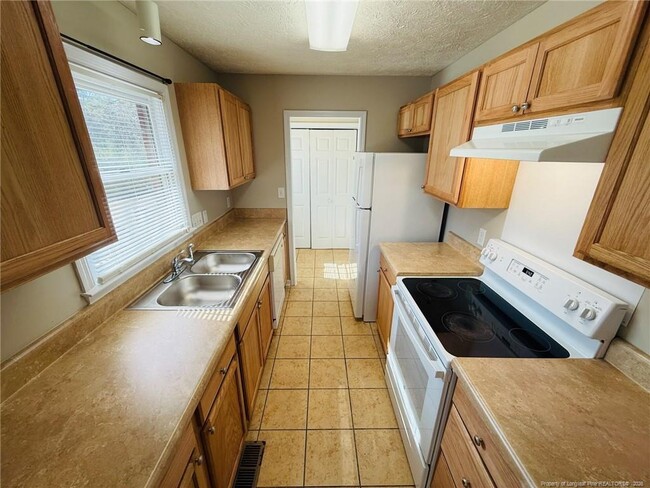 Building Photo - 1750 Renwick Dr