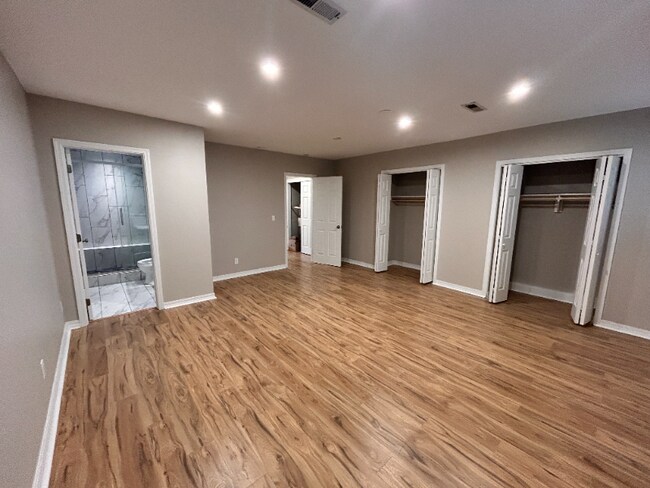 Building Photo - 6060 SW 170th Ave