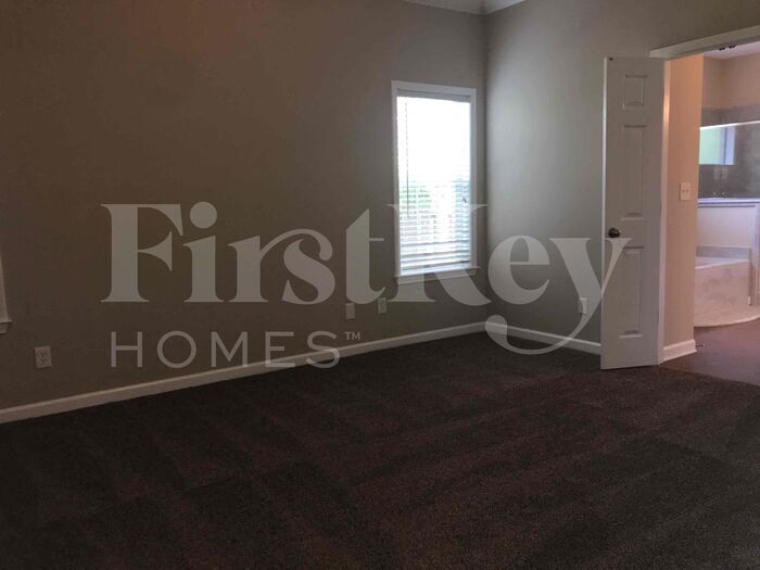 Building Photo - 995 Nesting Wood Cir W