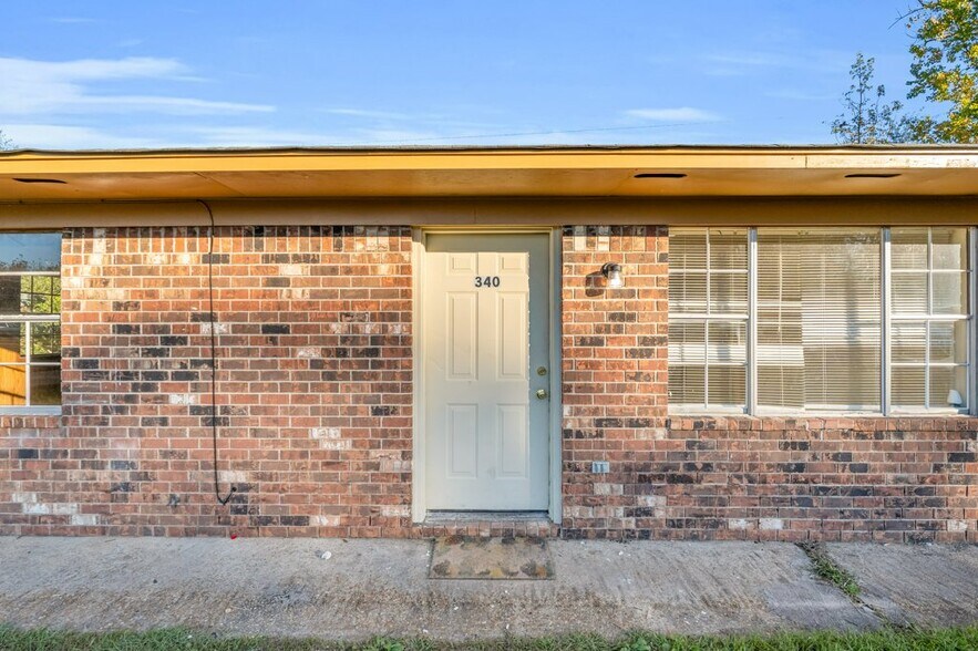 Building Photo - 340 Wyman Dr