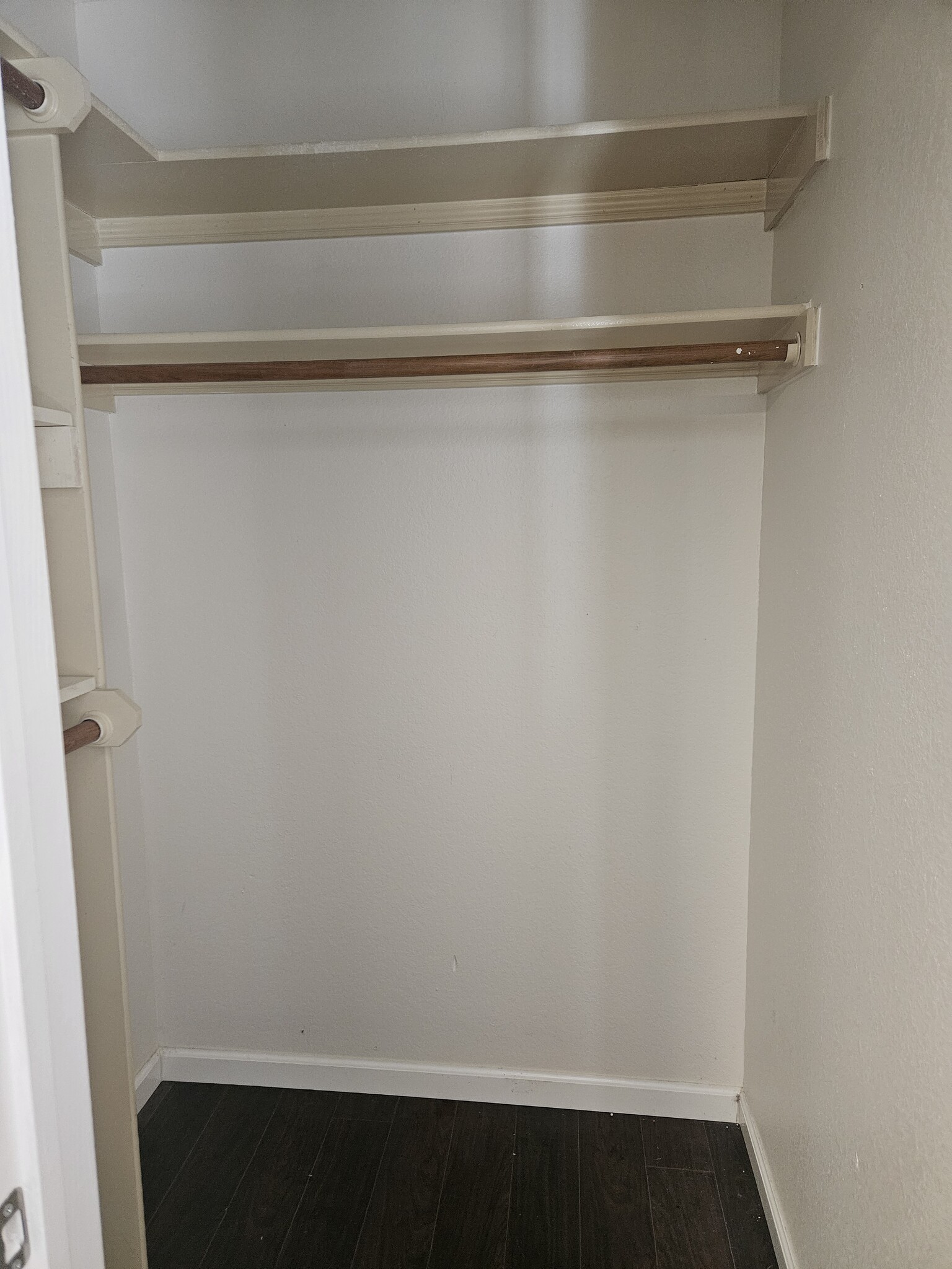 Walking Closet - 580 Parkway Blvd