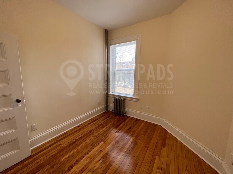 Building Photo - 2 Ware St