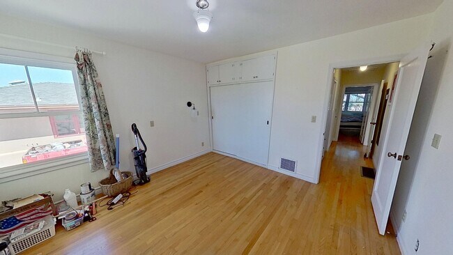 Building Photo - Amazing and Spacious 3 bed / 2 bath home! ...