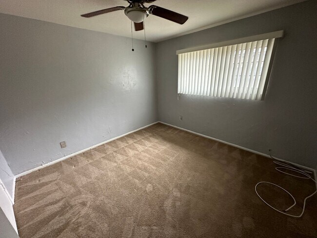 Building Photo - Beautiful 3 bed/2 bath unit in Huntington Beach