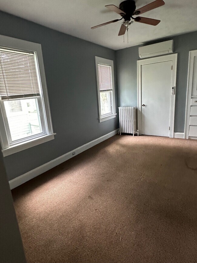 Building Photo - 1113 5th Ave