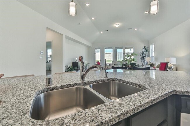 Building Photo - 25206 Farmdale Ln